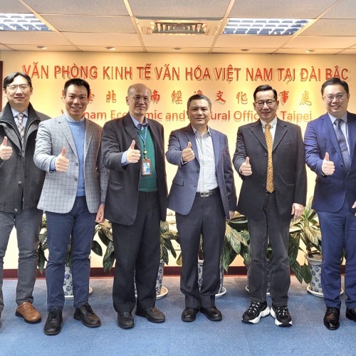 2024年1月26日 台越醫協特別拜訪台北越南經濟文化辦事處武代表以及同仁，致贈春節嘉禮