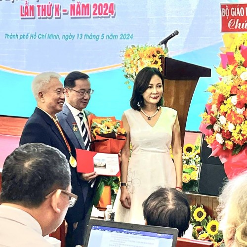 2024年5月13日 本會感謝台灣駐越南胡志明文化經濟辦事處韓處長等各單位貴賓及理事蒞臨參加本會理事長於胡志明授勳典禮