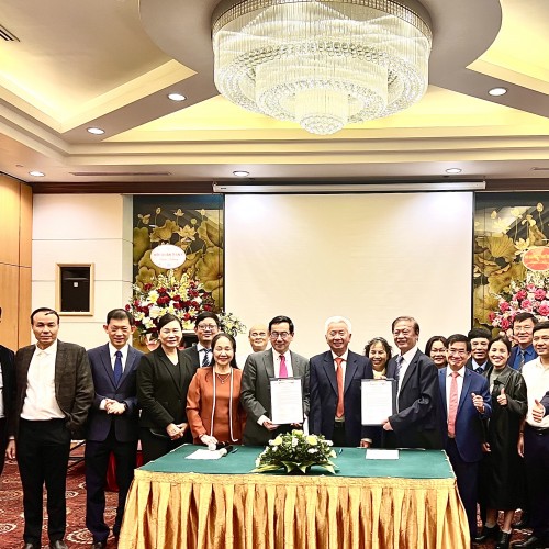 2023年11月18日 本會張理事長與越南醫療經濟學會於河內簽訂合作備忘錄