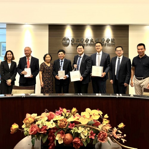 2024年08月23日本會理事長及理事和胡志明阮世勇顧問及越南衛生部同仁拜會臺北醫學大學醫學院