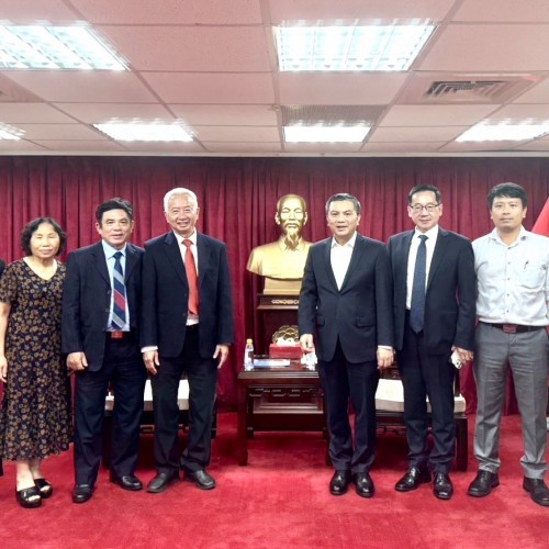 2024年08月23日 本會理事長及理事及本會胡志明阮世勇醫師顧問拜會駐台北越南文化經濟辦事處武進勇代表