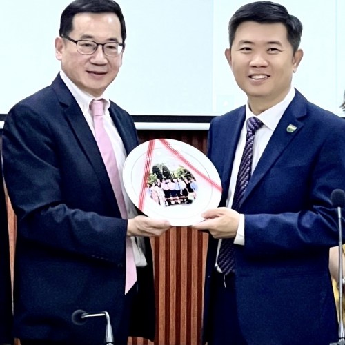 2024年10月09日 本會與越南范玉石醫學大學簽署合作備忘錄，進一步促進雙方在醫療與生技產業的合作，為未來的台越合作奠定新基礎。