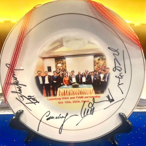 2024年10月10日  本會與越南醫療經濟學會VHEA簽署合作備忘錄，強化雙方會員間的合作與互助，並進一步規劃未來的醫療衛生合作。