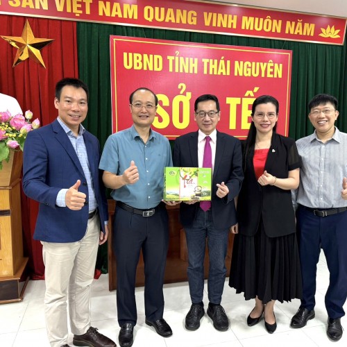 2024年10年11日 本會張理事長與楊閔盛理事拜訪越南太原省衛生局官員，討論推動台灣先進醫療技術及AI產品在越南示範教學，提升當地醫療水準與效能。