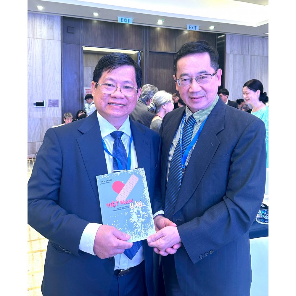 2025年5月16日，本會理事長及台中榮總黃俊德醫師等受邀出席越南胡志明市腫瘤醫院40週年學術研討會，並演講台灣精準醫學新科技