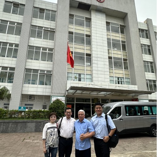 2025年8月初拜訪越南清化省兩家大型醫院，發表台灣智慧醫療新進展，並促成簽訂合作備忘錄