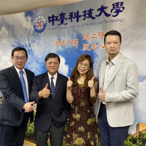 2022年11月26日臺越醫療教育國際論壇  感謝中台科技大學提供優質會場，並由中臺科大黃怡靜主任、中山醫學大學楊仁宏教授、本會張宗霖副理事長、賴彥呈顧問等演講分享