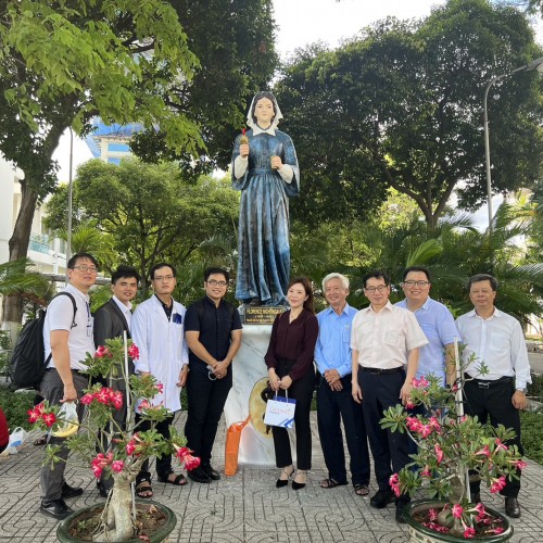 2023年5月12日本會理事長和張薏雯副理事長，以及台北辦公室主任伯凱副秘書長一起拜會胡志明國家級熱帶疾病醫院，並由前院長熱烈招待導覽。