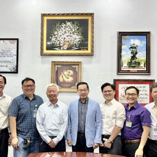 2023年6月23日本會理事長拜訪越南胡志明市范玉石醫學大學與多位大學主管討論合作提昇醫療資訊系統合作服務